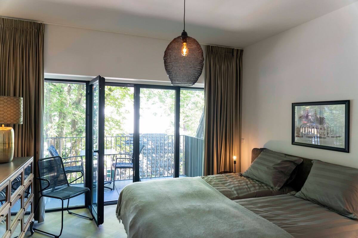 Deluxe Apartment | In-room safe, blackout drapes, soundproofing, WiFi (free)
