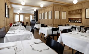 Breakfast, lunch and dinner served - Pensiun Aldier (Scuol)