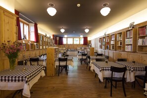 Tägliches inbegriffenes großes Frühstück