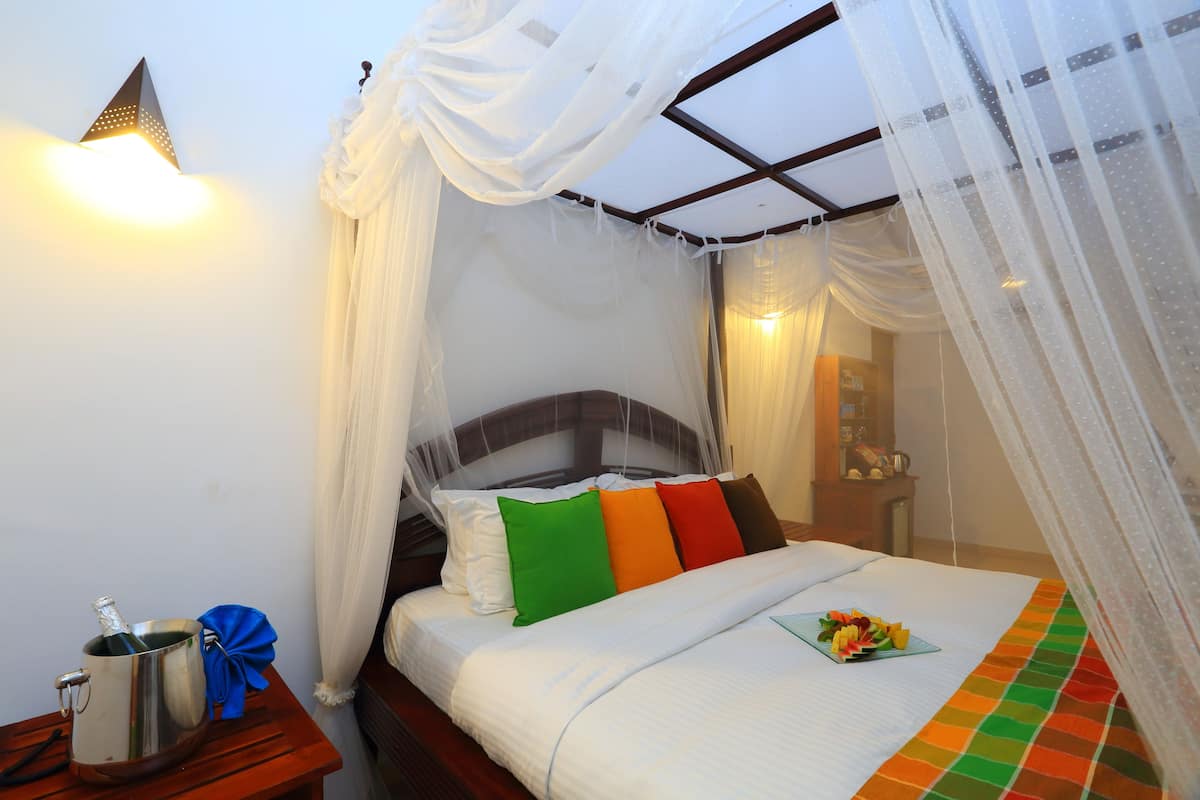 Deluxe kamer, 1 kingsize bed, bad | 1 slaapkamer, lakens van Egyptisch katoen, luxe beddengoed, een minibar