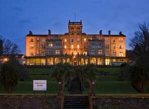 Front of property - evening/night - The Glenburn Hotel (Rothesay)