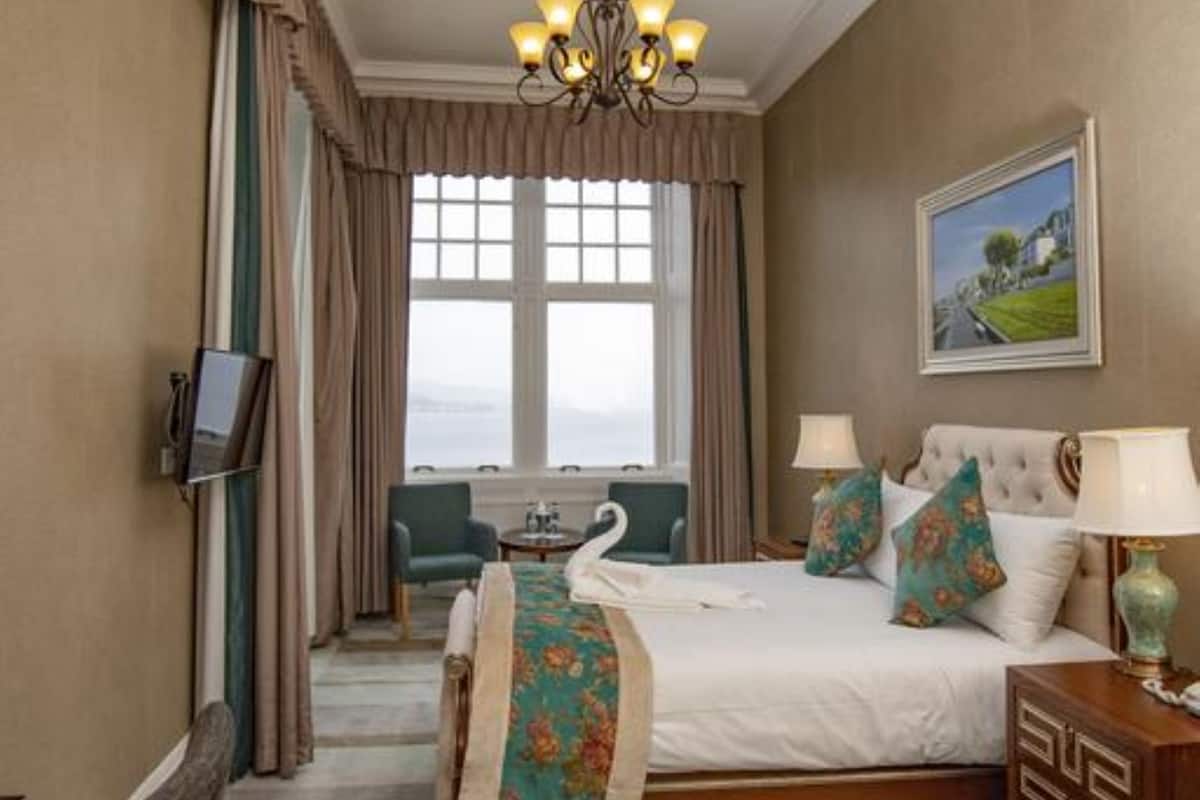 Standard Double Room, Sea View | Desk, iron/ironing board (on request), WiFi (free), bed sheets