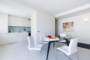 冰箱、微波炉、烤箱、炉灶