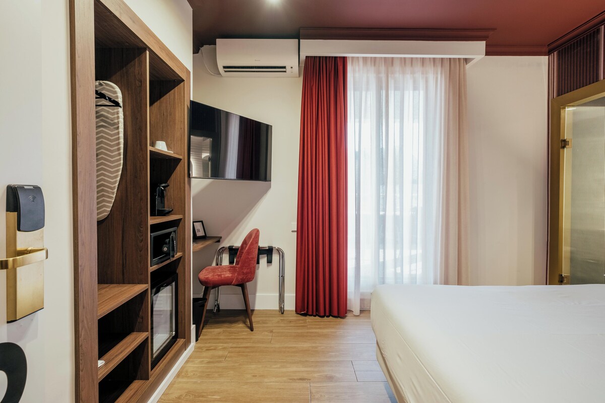 Double Room, Terrace | Premium bedding, minibar, in-room safe, desk