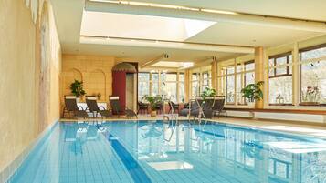 Indoor pool, sun loungers