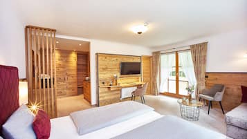 Comfort Double Room | Living area | 32-inch flat-screen TV with satellite channels, TV