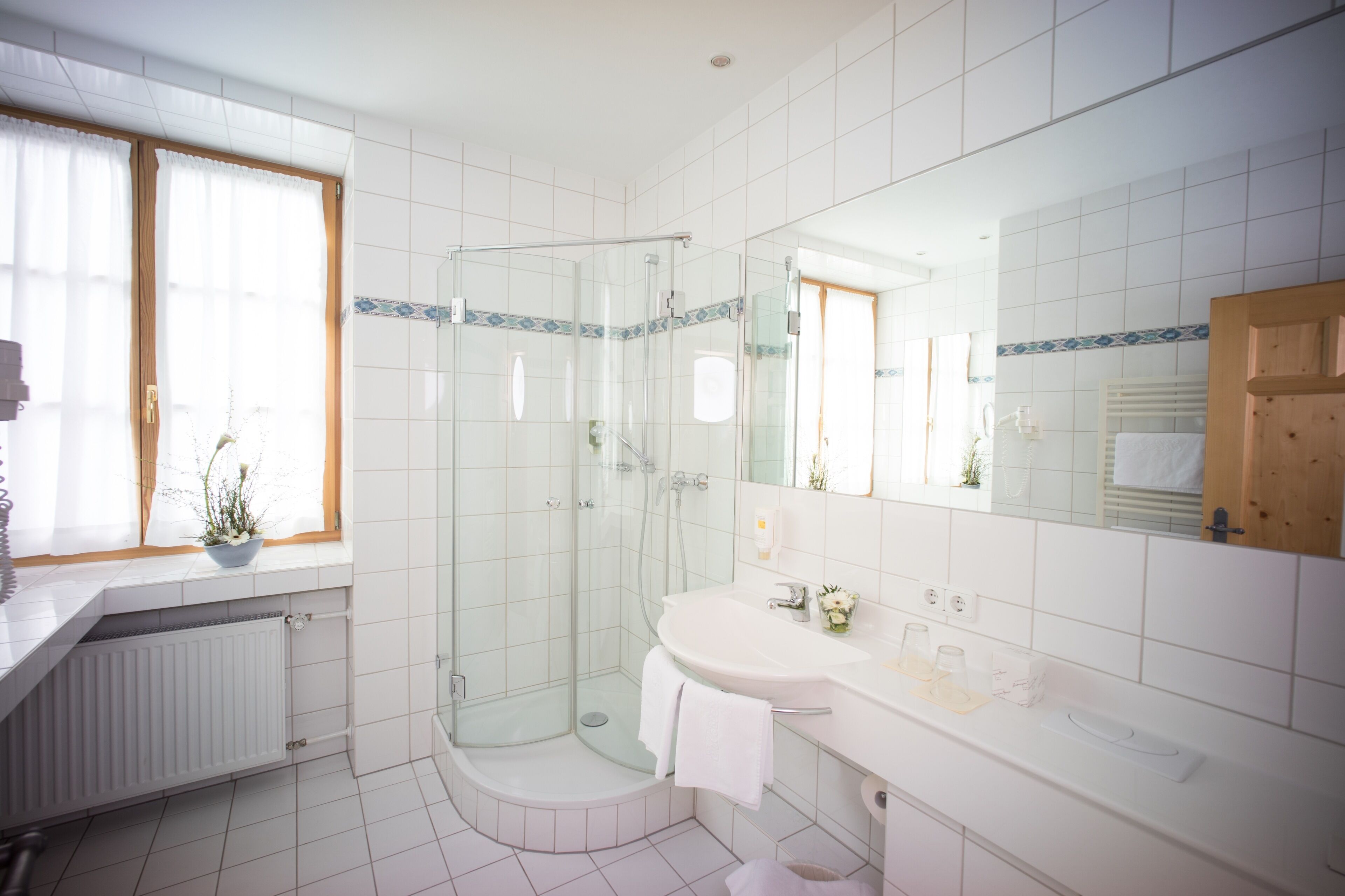 standard double room | bathroom | shower, free toiletries, hair dryer, bathrobes