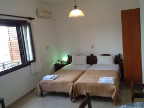 Studio, Sea View | Premium bedding, desk, soundproofing, iron/ironing board - Flamingo Apartments (Sitia)