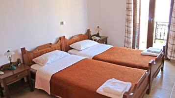 Premium bedding, desk, soundproofing, iron/ironing board (on request)