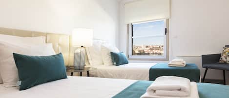 Departamento, 2 habitaciones | Edredón, escritorio, tabla de planchar con plancha y wifi gratis