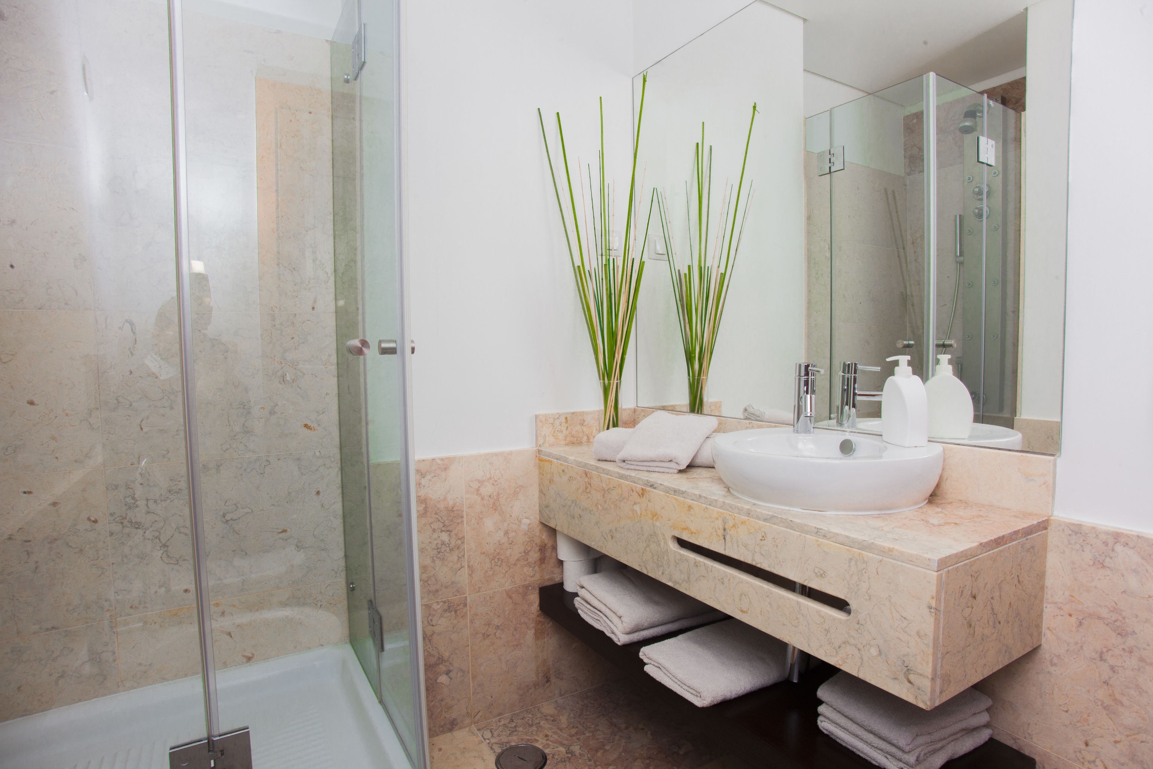 Apartamento, 1 quarto | Banheiro | Chuveiro/banheira combinados, produtos de toalete grátis
