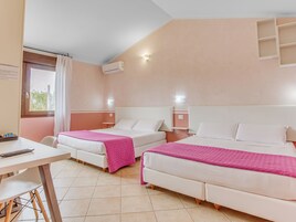 高级四人房 | 埃及棉床单、高档床上用品、羽绒被、记忆海绵床垫