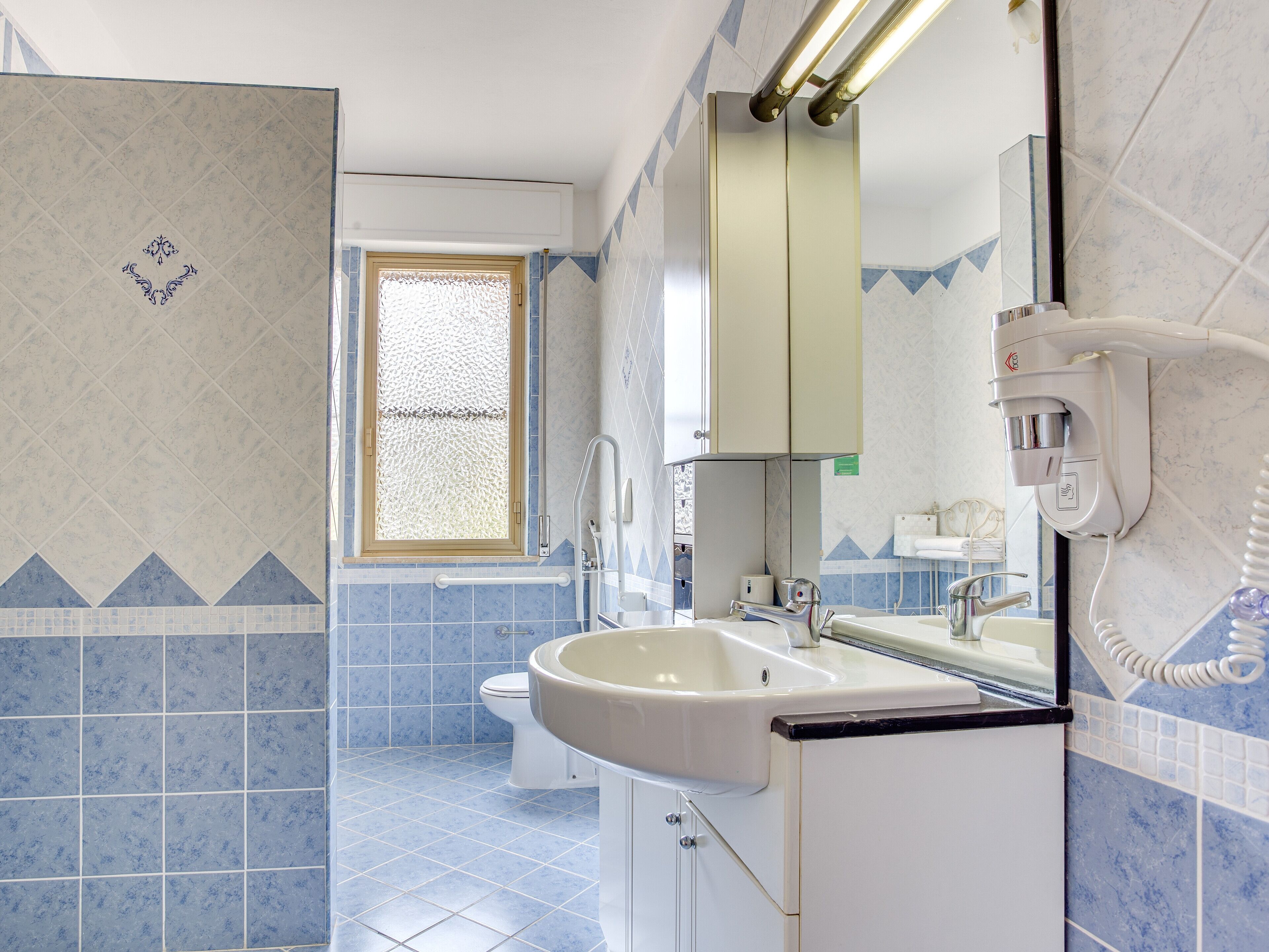 Superior-Dreibettzimmer | Badezimmer