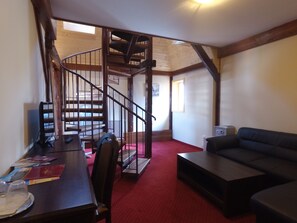 Zimmersafe, Schreibtisch, schallisolierte Zimmer, Bügeleisen/Bügelbrett