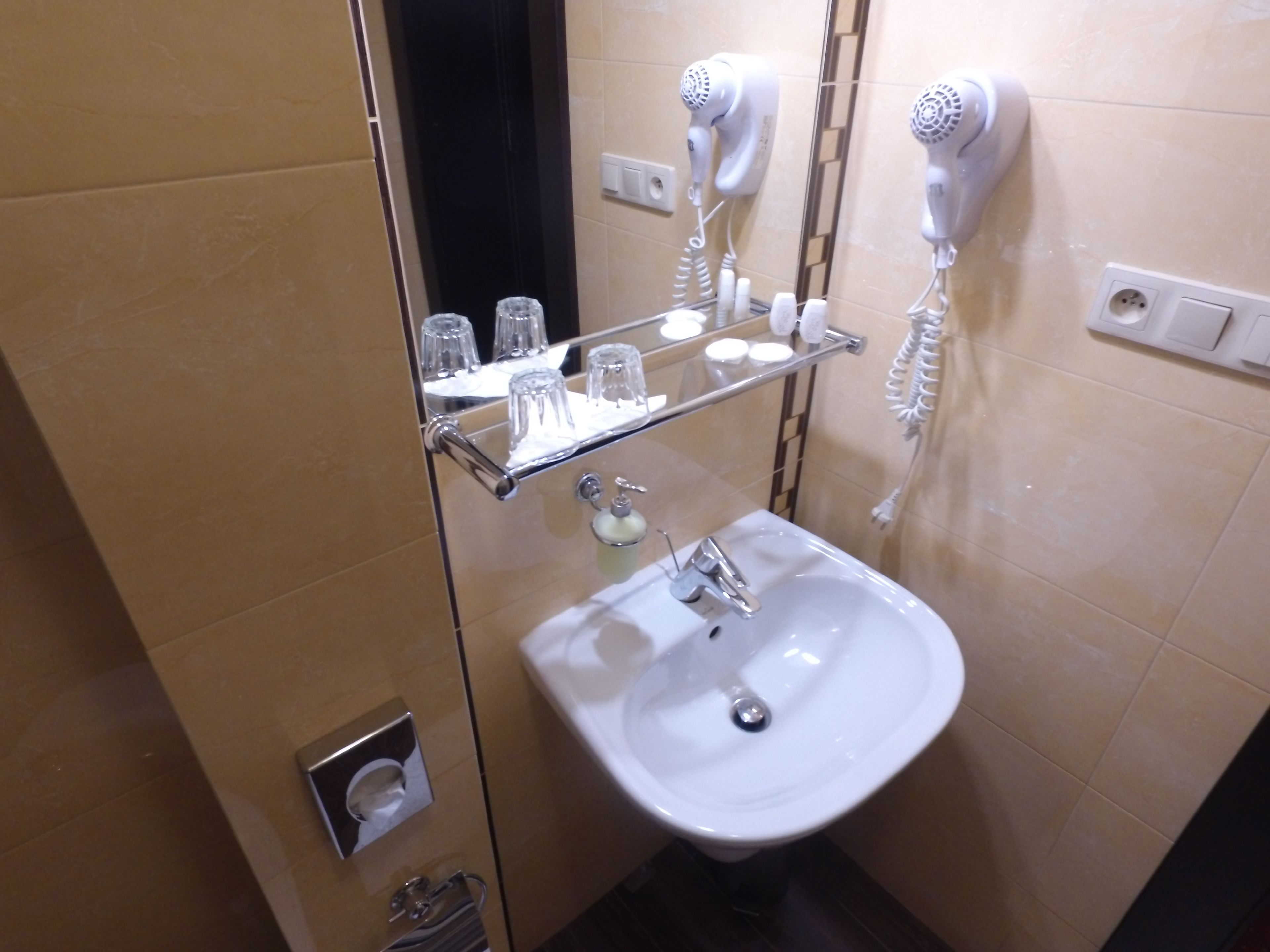 single room | bathroom | shower, free toiletries, hair dryer, towels