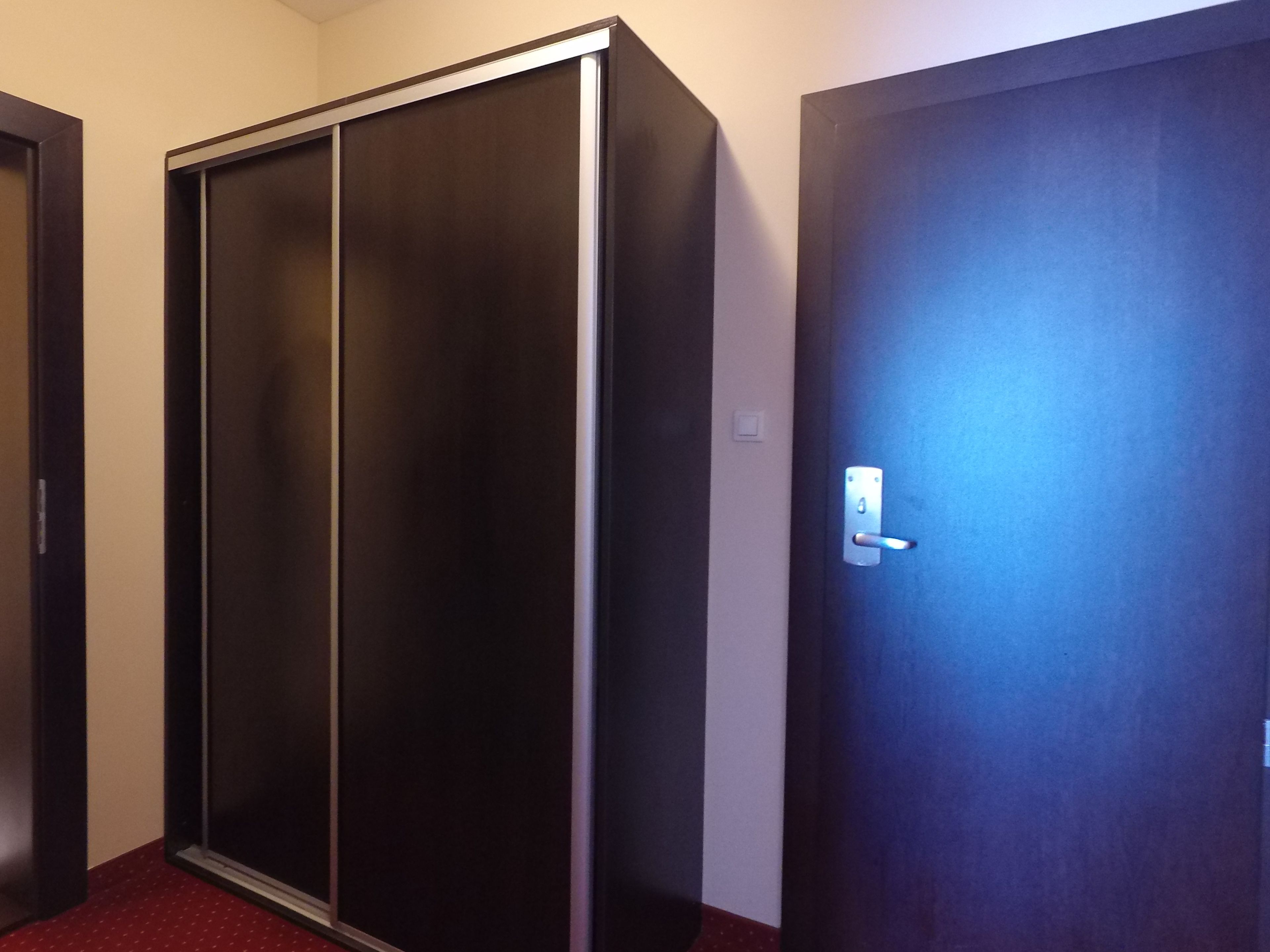 in-room safe, desk, soundproofing, iron/ironing board