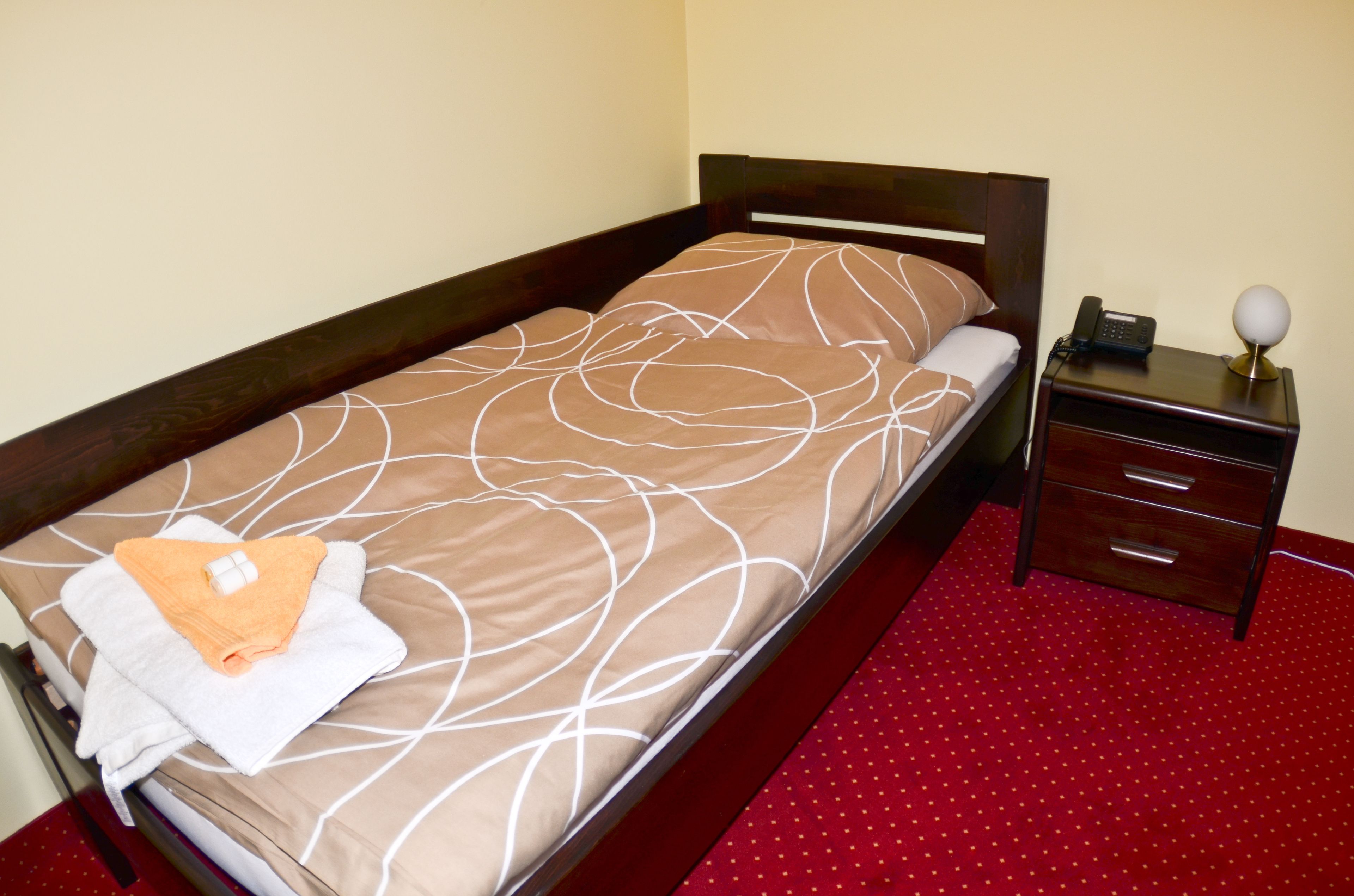 single room | in-room safe, desk, soundproofing, iron/ironing board