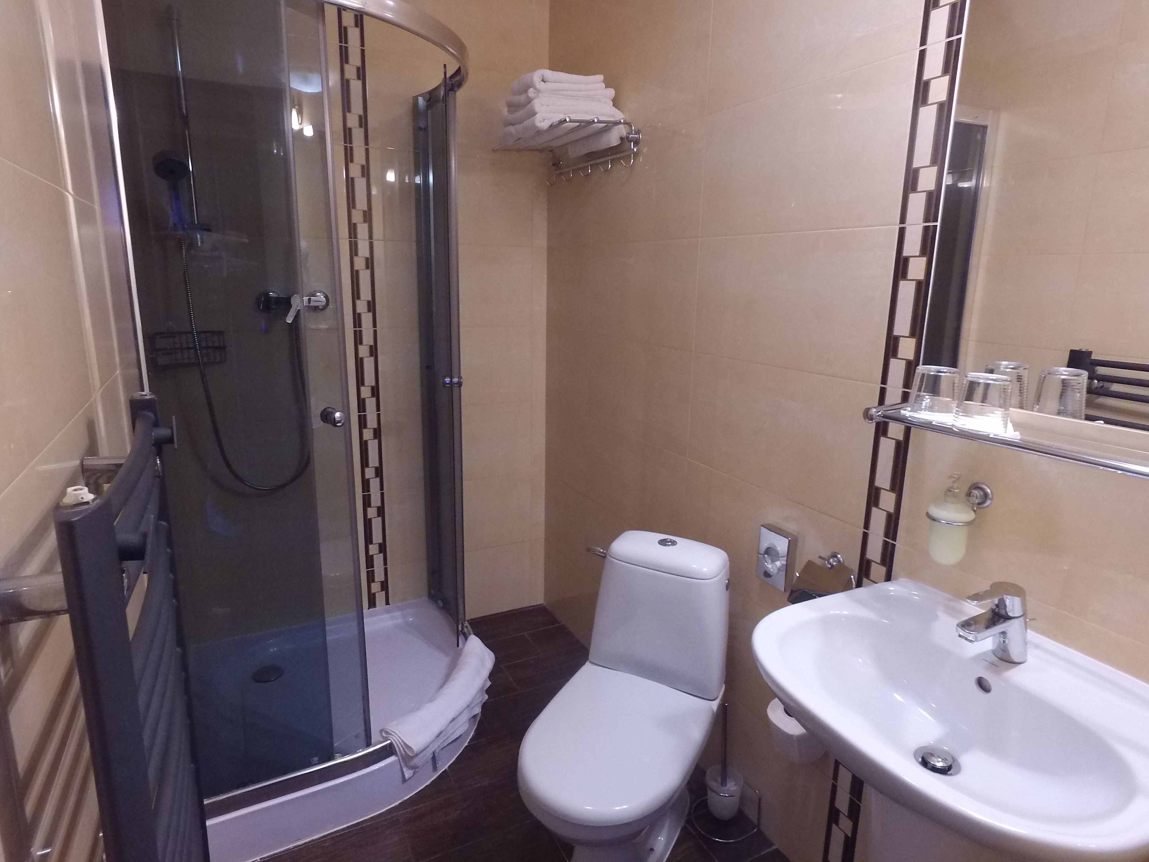 shower, free toiletries, hair dryer, towels