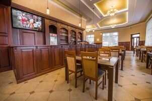 Free daily breakfast