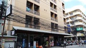 Unclassified image, 4 of 17, button - Nikom Court (Pattaya)