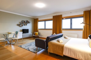 1 bedroom, down comforters, minibar, desk