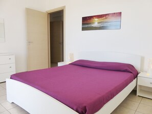Ropa de cama de alta calidad y tabla de planchar con plancha 