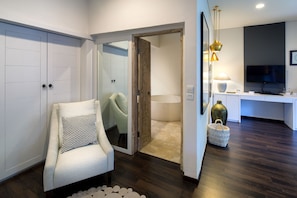 Luxury Villa, 4 Bedrooms | Bathroom | Separate tub and shower, deep soaking tub, designer toiletries
