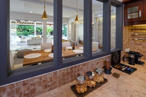 Luxury Villa, 4 Bedrooms | In-room dining