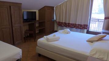 Chambre Triple | Coffres-forts dans les chambres, bureau, lits bébé (gratuits)