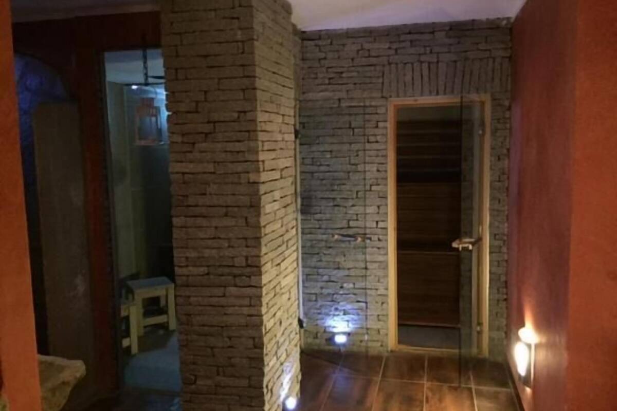 sauna, hot tub, steam room