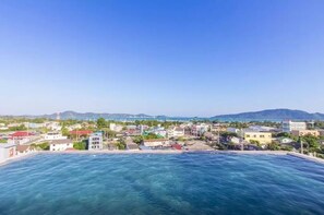 Outdoor pool, sun loungers - Dlux Condominium (Chalong)