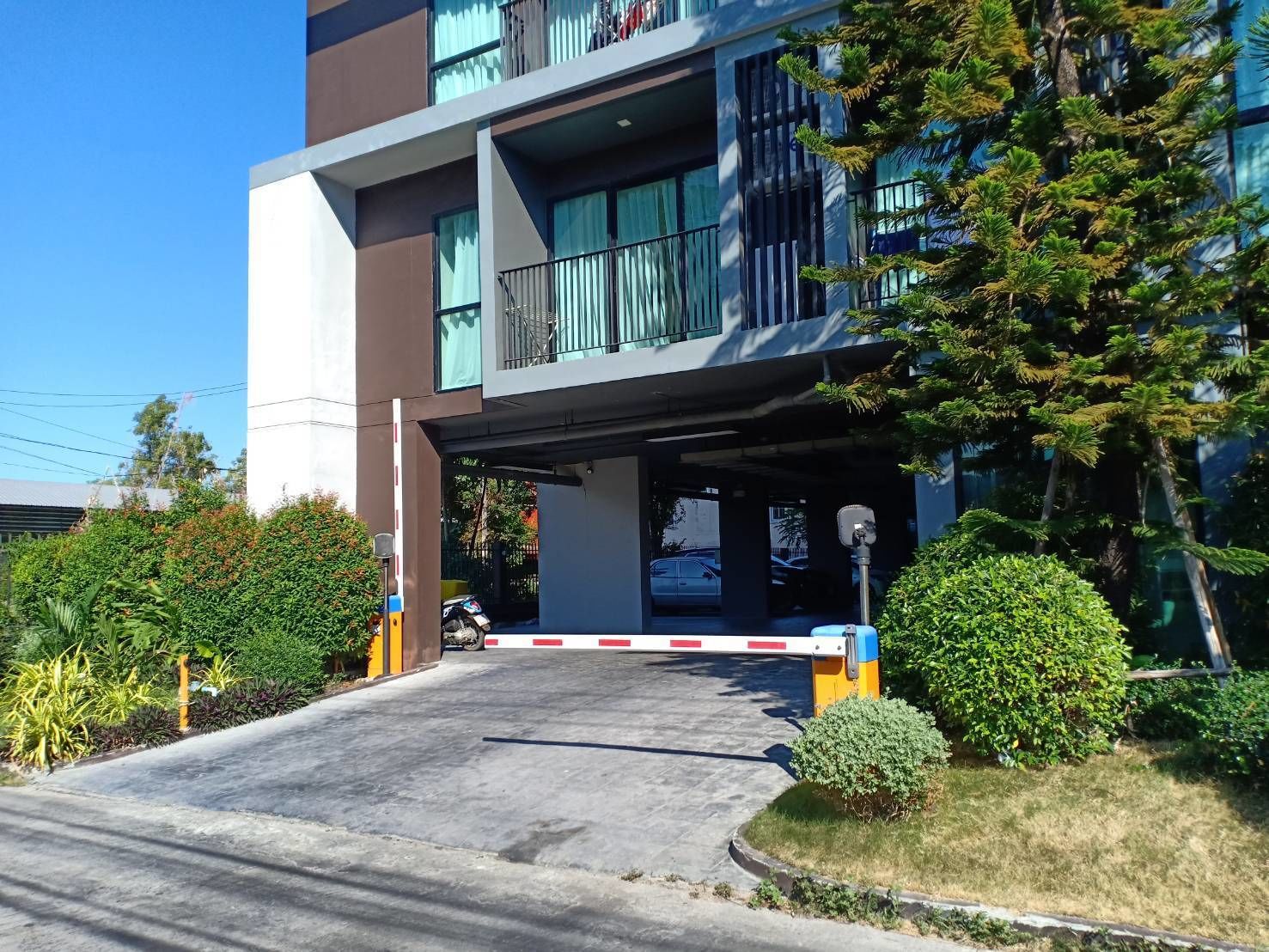 outdoor banquet area
