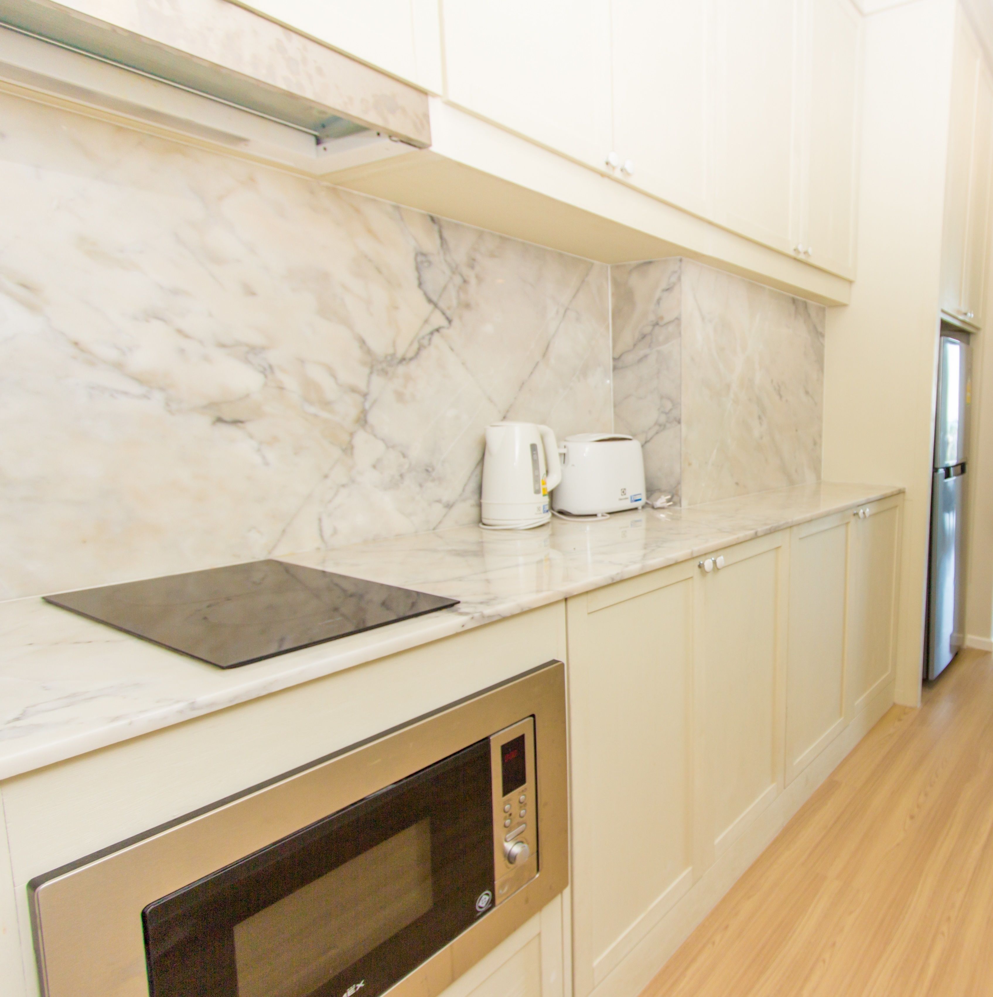 standard queen room | private kitchen | full-sized fridge, microwave, stovetop, cookware/dishes/utensils