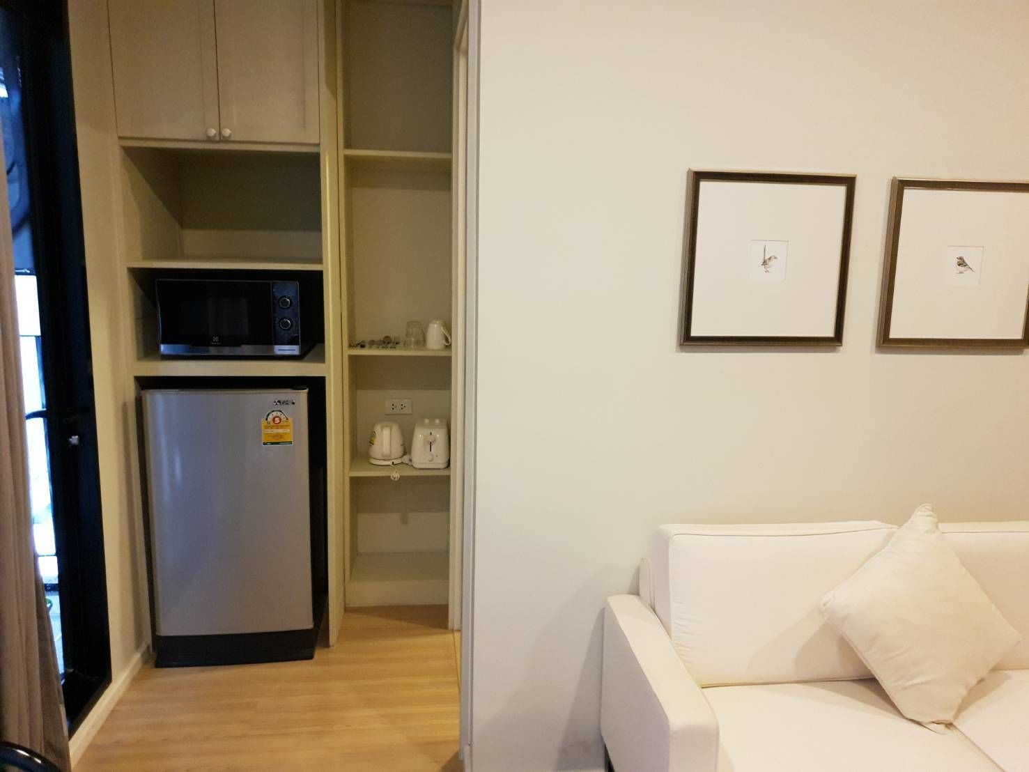 standard room (without kitchen) | living room | 32-inch lcd tv with cable channels, tv