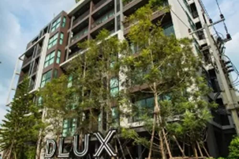 Dlux Condominium