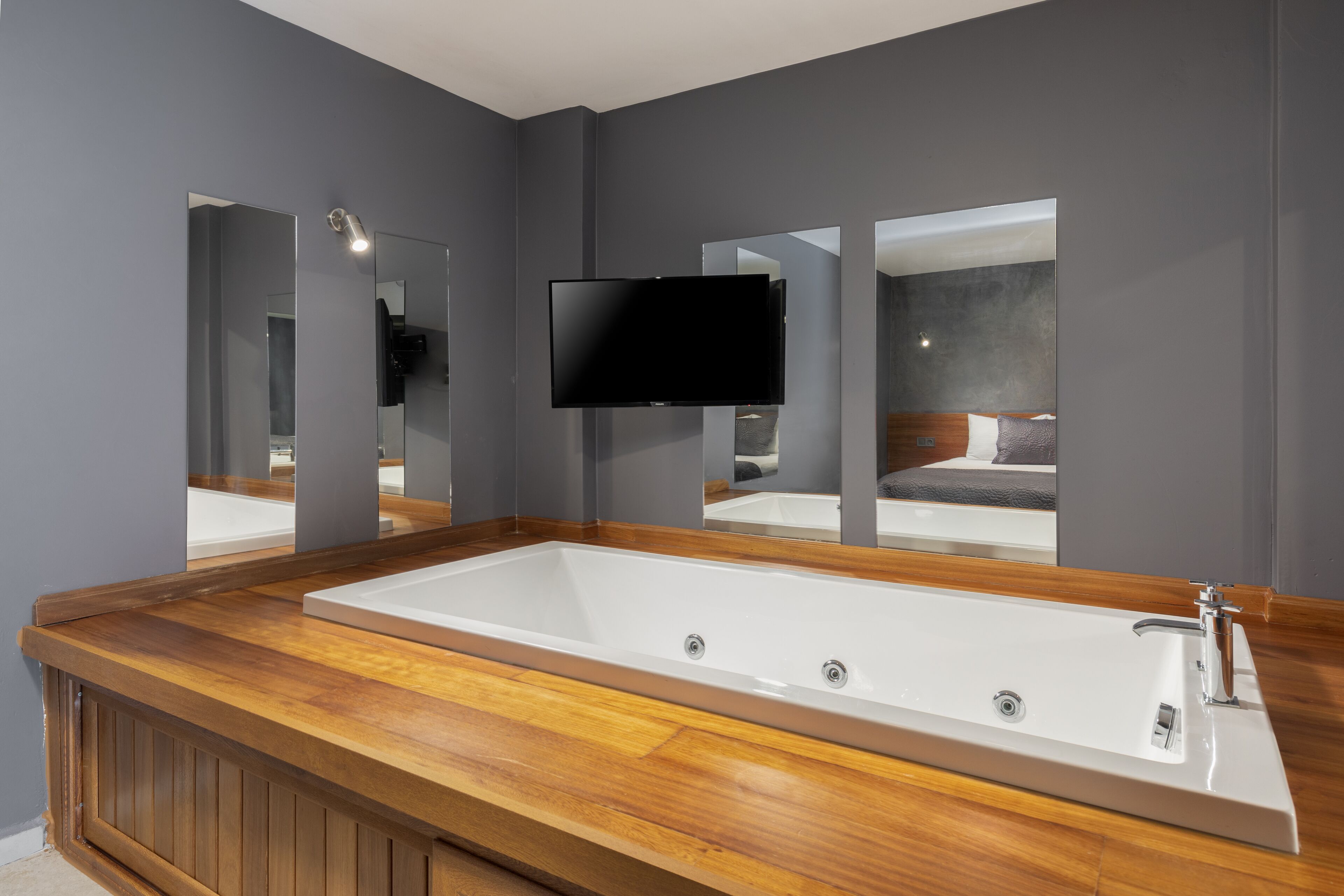 king suite jacuzzi | private spa tub