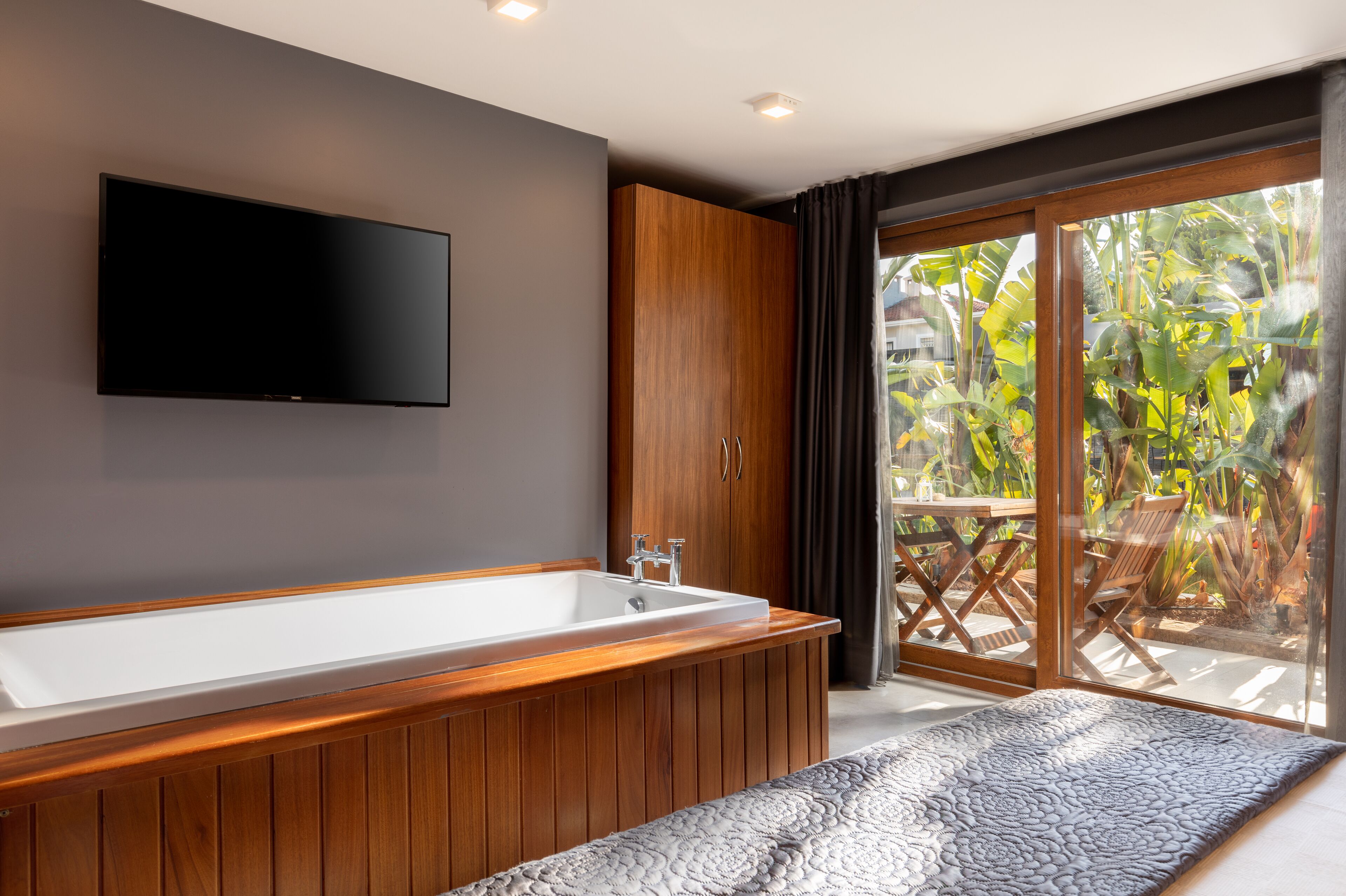 deluxe suite jacuzzi | private spa tub