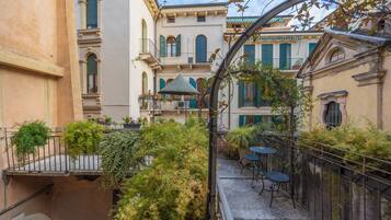 Superior Room | Terrace/patio