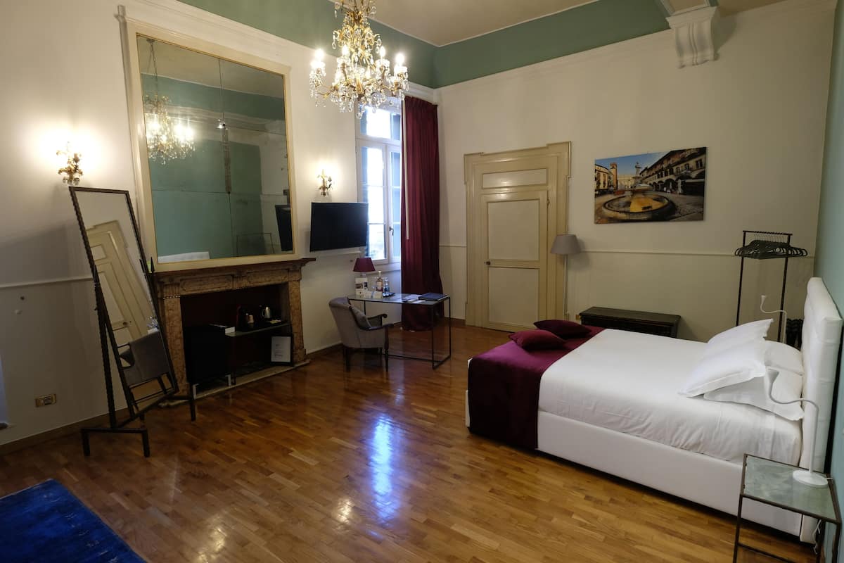 Exclusive Room | Down comforters, individually decorated, individually furnished, desk
