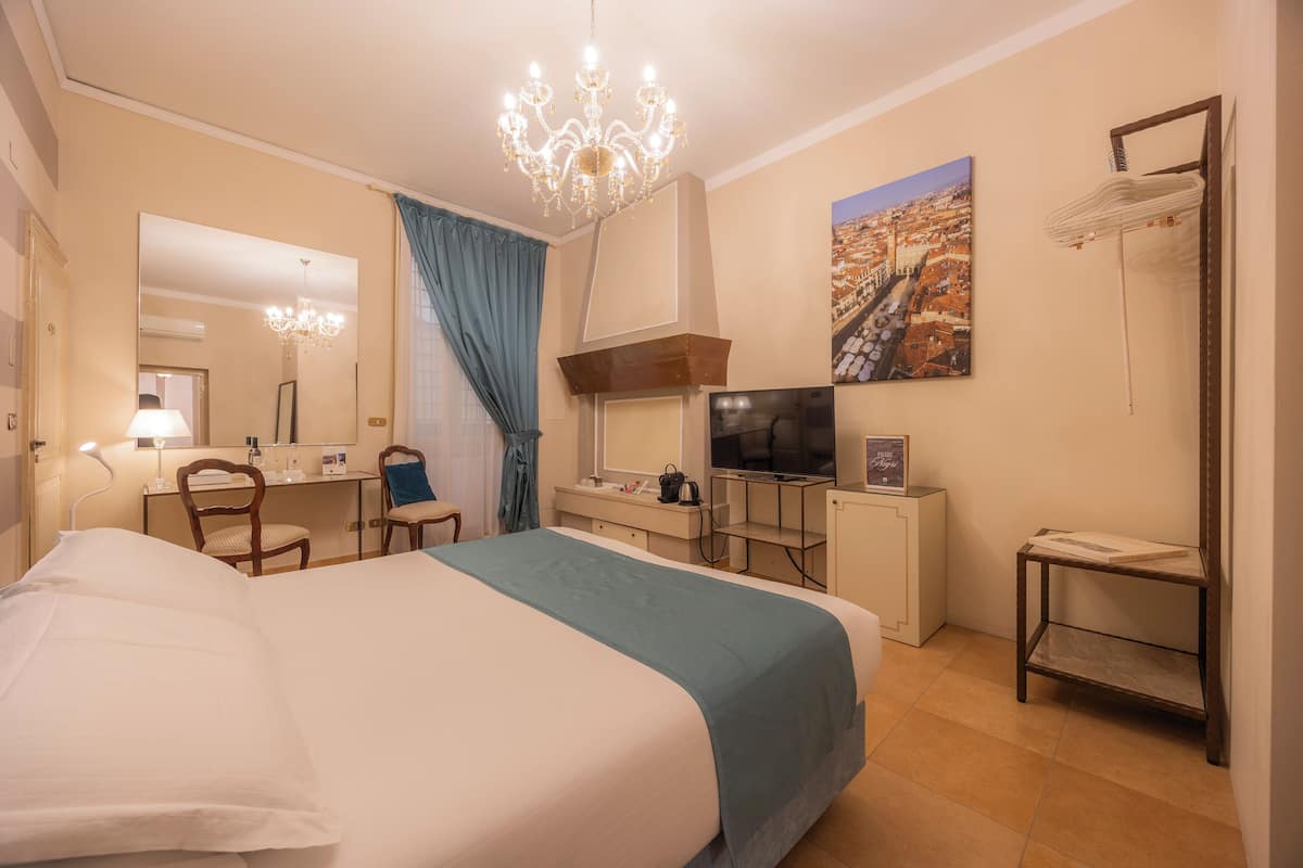 Rom – comfort | Dundyner, individuelt dekorert, individuelt innredet og skrivebord