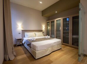 Studio, 1 Double Bed with Sofa bed (Zefiro) | Down comforters, individually decorated, individually furnished, desk - Residenza Palazzo Negri (Verona)