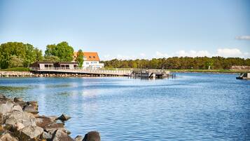 Vista frontal de la propiedad