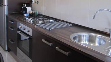 Double Room, Shared Bathroom | Private kitchen | Fridge, microwave, oven, stovetop