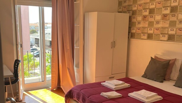 Cribs (free), WiFi (free), bed sheets - Alvalade II Guest House Lisboa (Lisbon)