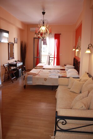 Chambre Quadruple | Literie de qualité supérieure, bureau, chambres insonorisées