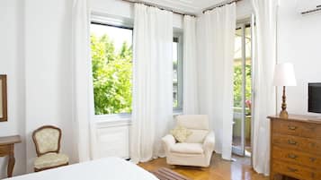 Premium bedding, down duvets, minibar, in-room safe