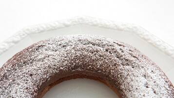 A round cake with powdered sugar on top.