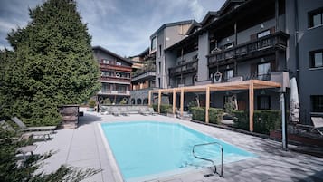 Indendørs pool, udendørs pool, liggestole