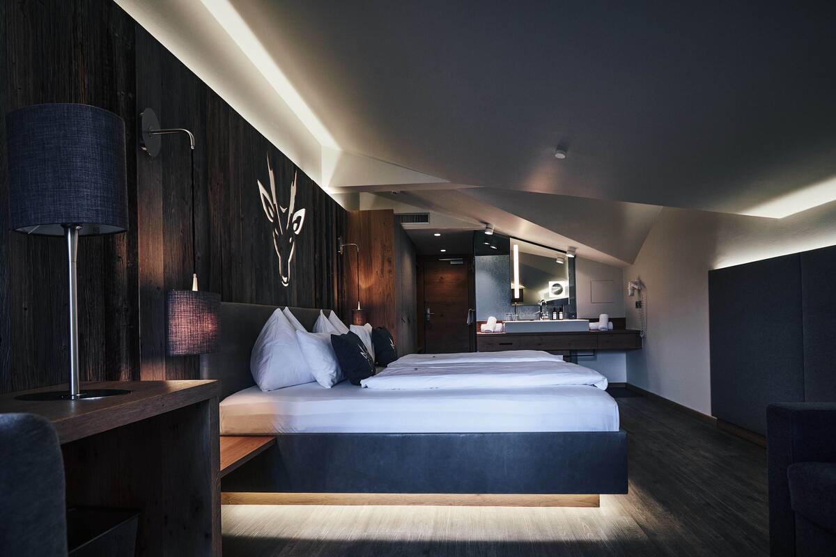 superior double room, 1 king bed (gerls superior 2) | 1 bedroom, hypo-allergenic bedding, tempur-pedic beds, minibar