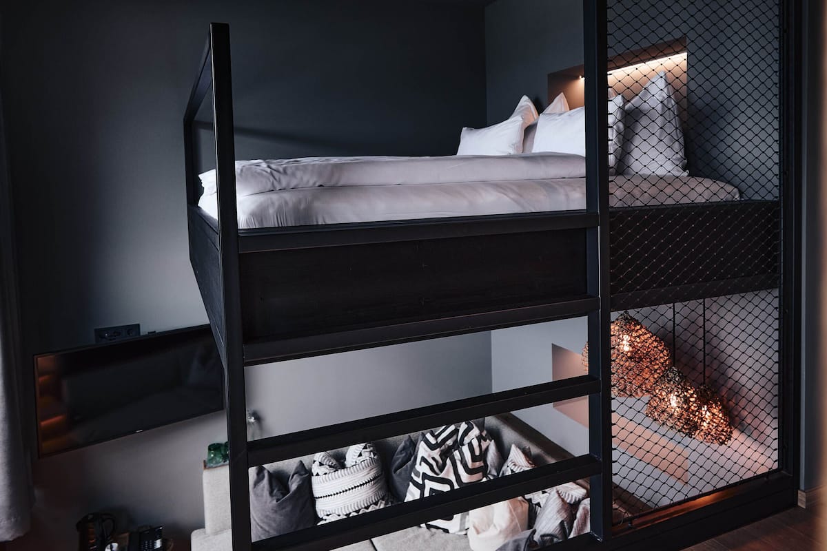 Design Studio Suite | 1 bedroom, hypo-allergenic bedding, Tempur-Pedic beds, minibar
